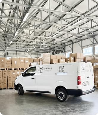 Автомобиль доставки LINDERA на складе